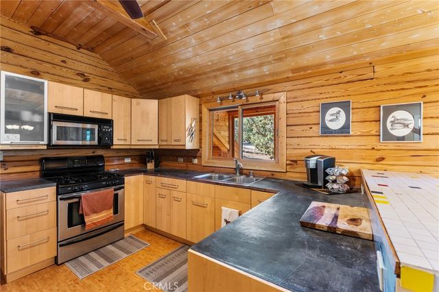 298 Dixie Lee Lane, Big Bear Lake, CA 92386