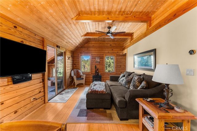 298 Dixie Lee Lane, Big Bear Lake, CA 92386