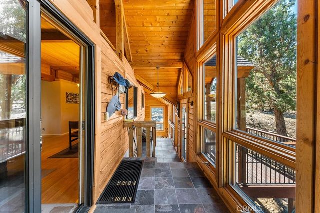 298 Dixie Lee Lane, Big Bear Lake, CA 92386