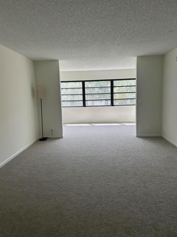 4700 Lucerne Lakes Boulevard 308, Lake Worth, FL 33467
