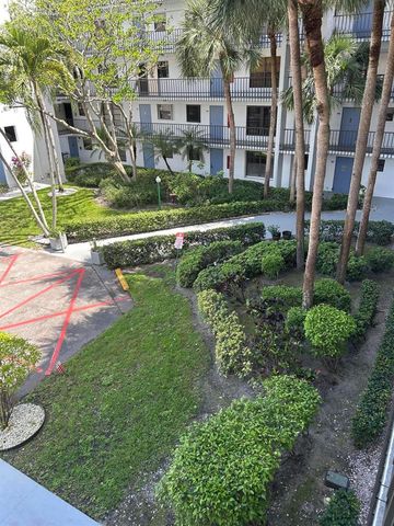 4700 Lucerne Lakes Boulevard 308, Lake Worth, FL 33467