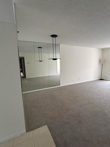4700 Lucerne Lakes Boulevard 308, Lake Worth, FL 33467