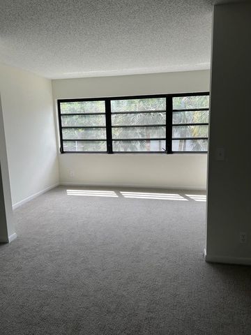 4700 Lucerne Lakes Boulevard 308, Lake Worth, FL 33467