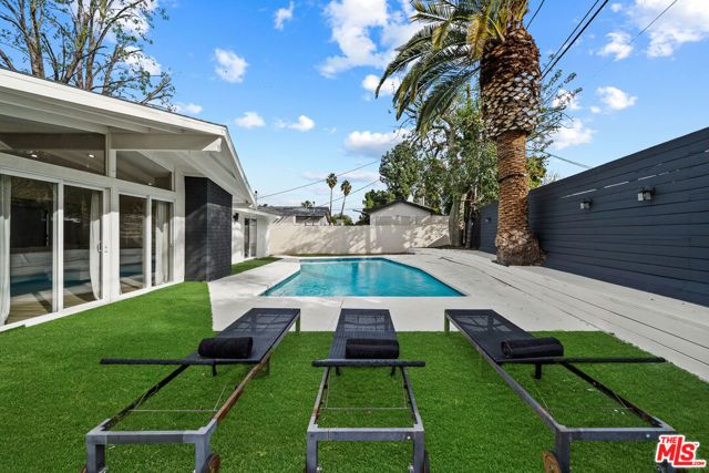 20308 Mobile Street, Winnetka (los Angeles), CA 91306