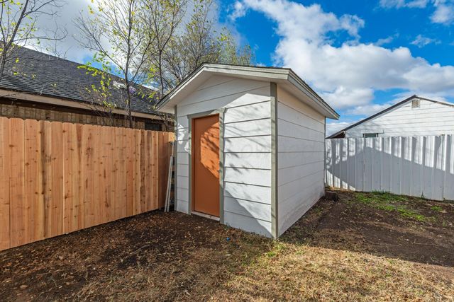 802 Durrett Avenue, Dumas, TX 79029