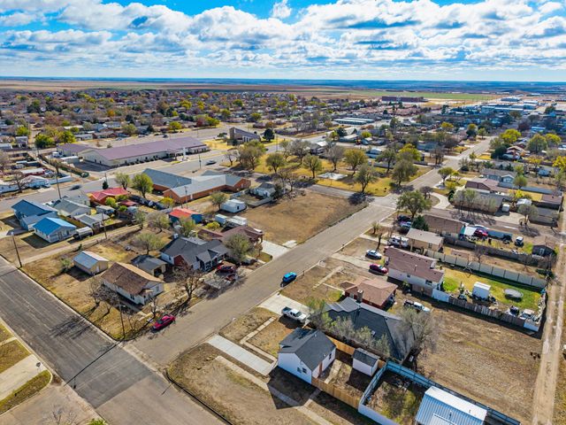 802 Durrett Avenue, Dumas, TX 79029