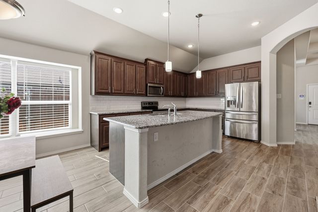 1204 Queens Brook Lane, Fort Worth, TX 76140