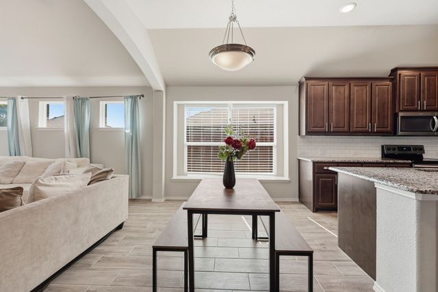 1204 Queens Brook Lane, Fort Worth, TX 76140