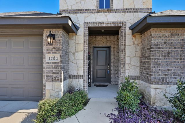 1204 Queens Brook Lane, Fort Worth, TX 76140