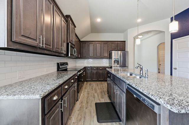 1204 Queens Brook Lane, Fort Worth, TX 76140