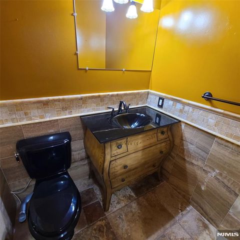 526 Moonachie Avenue, Wood Ridge, NJ 07075