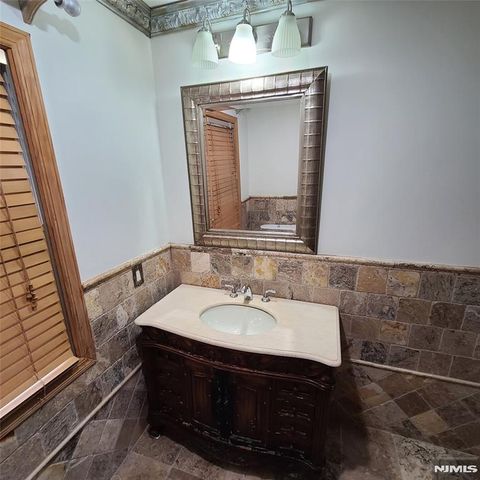 526 Moonachie Avenue, Wood Ridge, NJ 07075