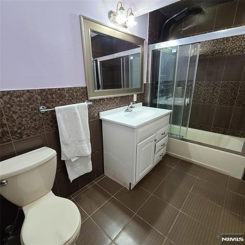 526 Moonachie Avenue, Wood Ridge, NJ 07075