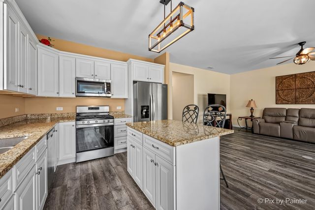 806 Bristol Avenue, Yorkville, IL 60560