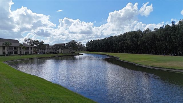 9 Plantation Drive 102, Vero Beach, FL 32966