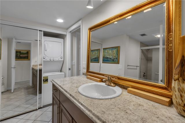 9 Plantation Drive 102, Vero Beach, FL 32966