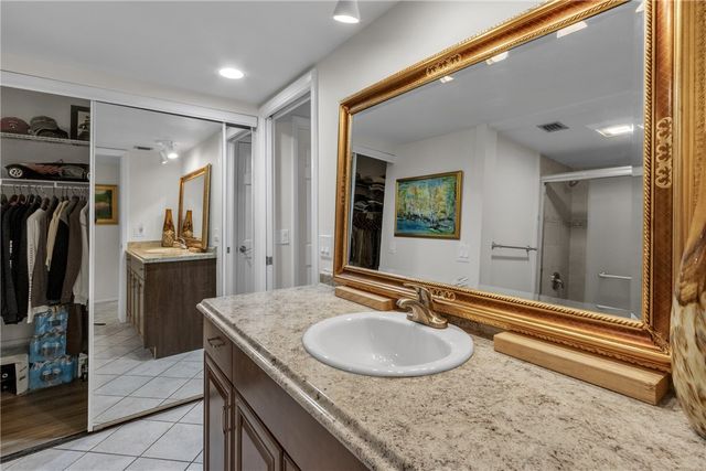 9 Plantation Drive 102, Vero Beach, FL 32966