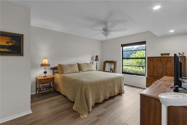 9 Plantation Drive 102, Vero Beach, FL 32966