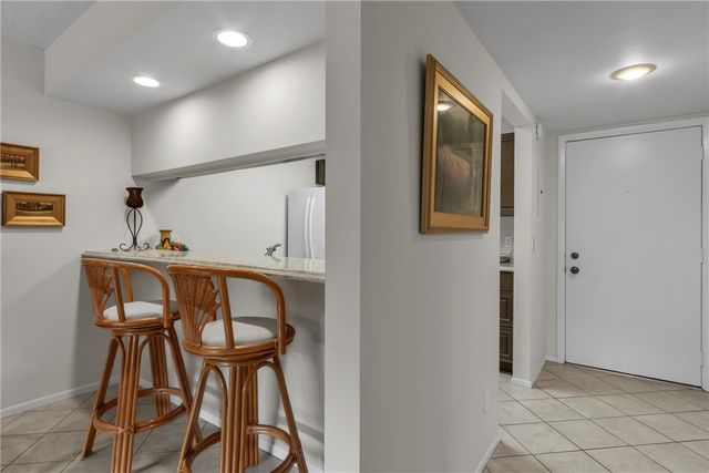 9 Plantation Drive 102, Vero Beach, FL 32966