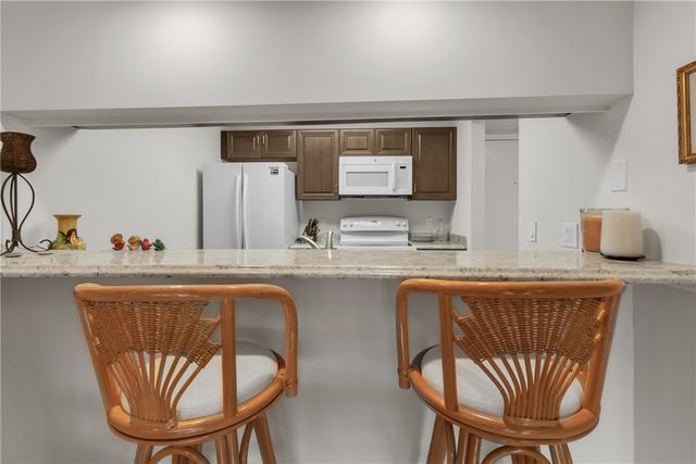 9 Plantation Drive 102, Vero Beach, FL 32966