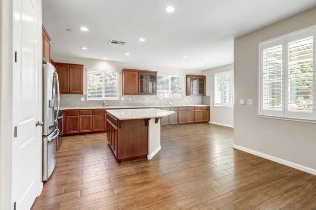 1437 Greenbrier Rd, West Sacramento, CA 95691