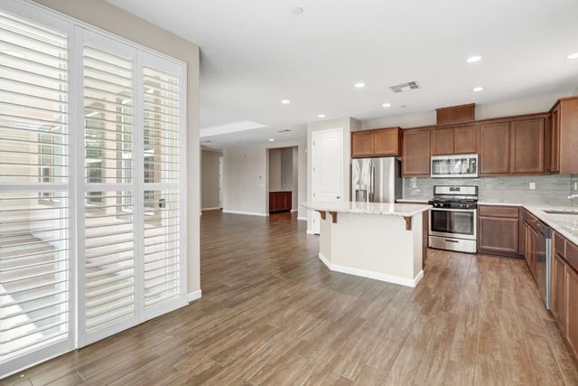 1437 Greenbrier Rd, West Sacramento, CA 95691