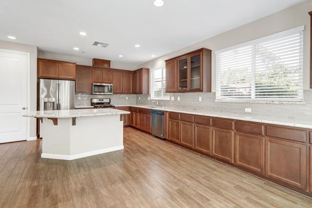 1437 Greenbrier Rd, West Sacramento, CA 95691