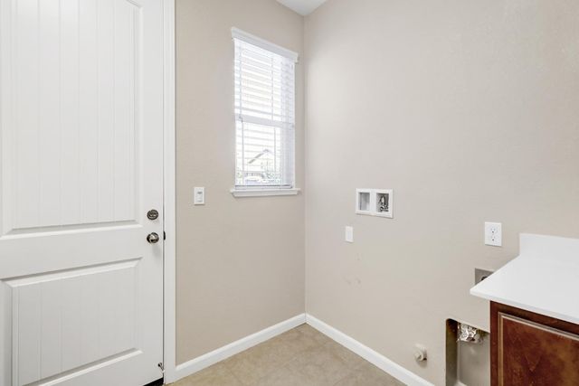 1437 Greenbrier Rd, West Sacramento, CA 95691