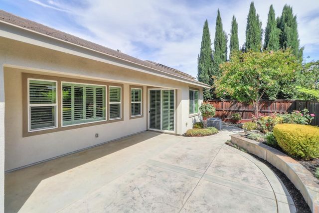 1437 Greenbrier Rd, West Sacramento, CA 95691