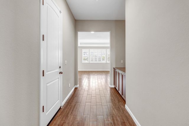 1437 Greenbrier Rd, West Sacramento, CA 95691