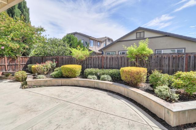 1437 Greenbrier Rd, West Sacramento, CA 95691