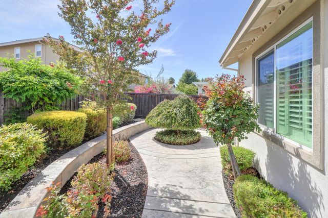 1437 Greenbrier Rd, West Sacramento, CA 95691