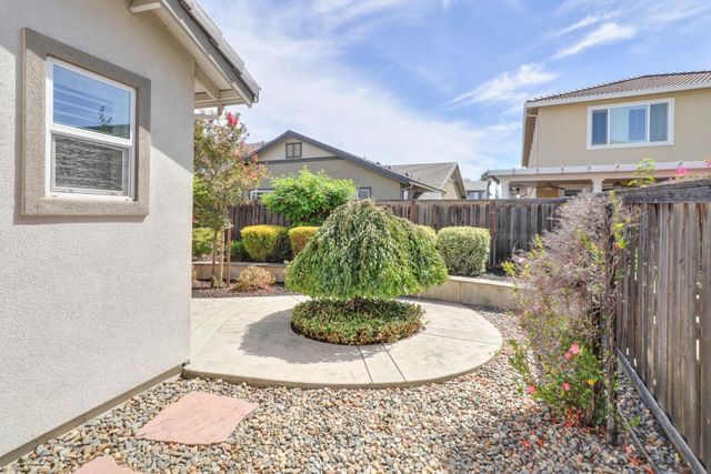 1437 Greenbrier Rd, West Sacramento, CA 95691