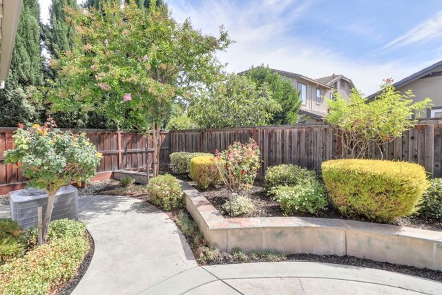 1437 Greenbrier Rd, West Sacramento, CA 95691