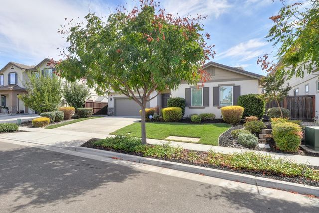 1437 Greenbrier Rd, West Sacramento, CA 95691