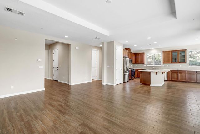 1437 Greenbrier Rd, West Sacramento, CA 95691