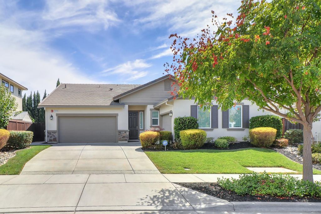 1437 Greenbrier Rd, West Sacramento, CA 95691