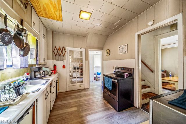 1066 Emma Avenue, Akron, OH 44302