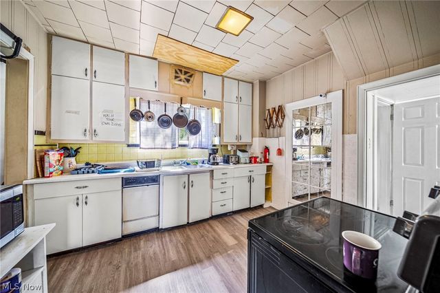 1066 Emma Avenue, Akron, OH 44302