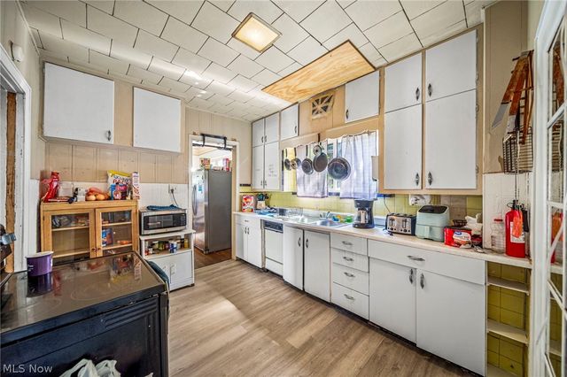 1066 Emma Avenue, Akron, OH 44302