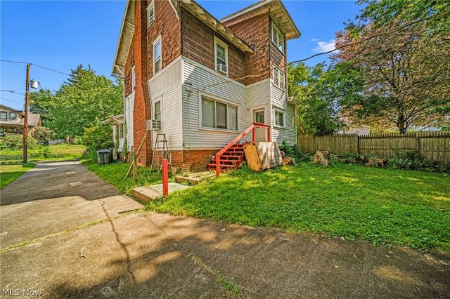 1066 Emma Avenue, Akron, OH 44302