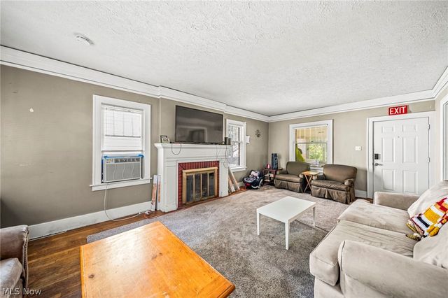 1066 Emma Avenue, Akron, OH 44302