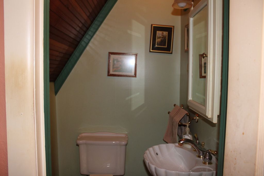 Image 18 of property listing at 304 S Maple Street, Centralia, IL 62801