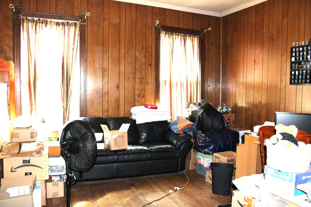 Image 19 of property listing at 304 S Maple Street, Centralia, IL 62801