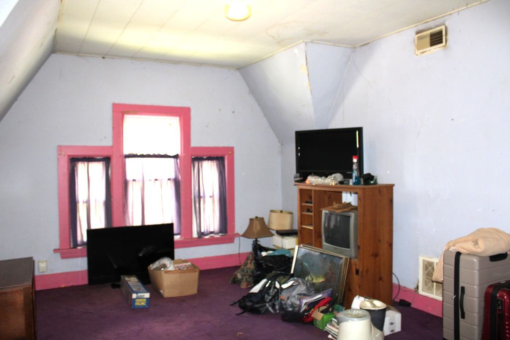 Image 27 of property listing at 304 S Maple Street, Centralia, IL 62801