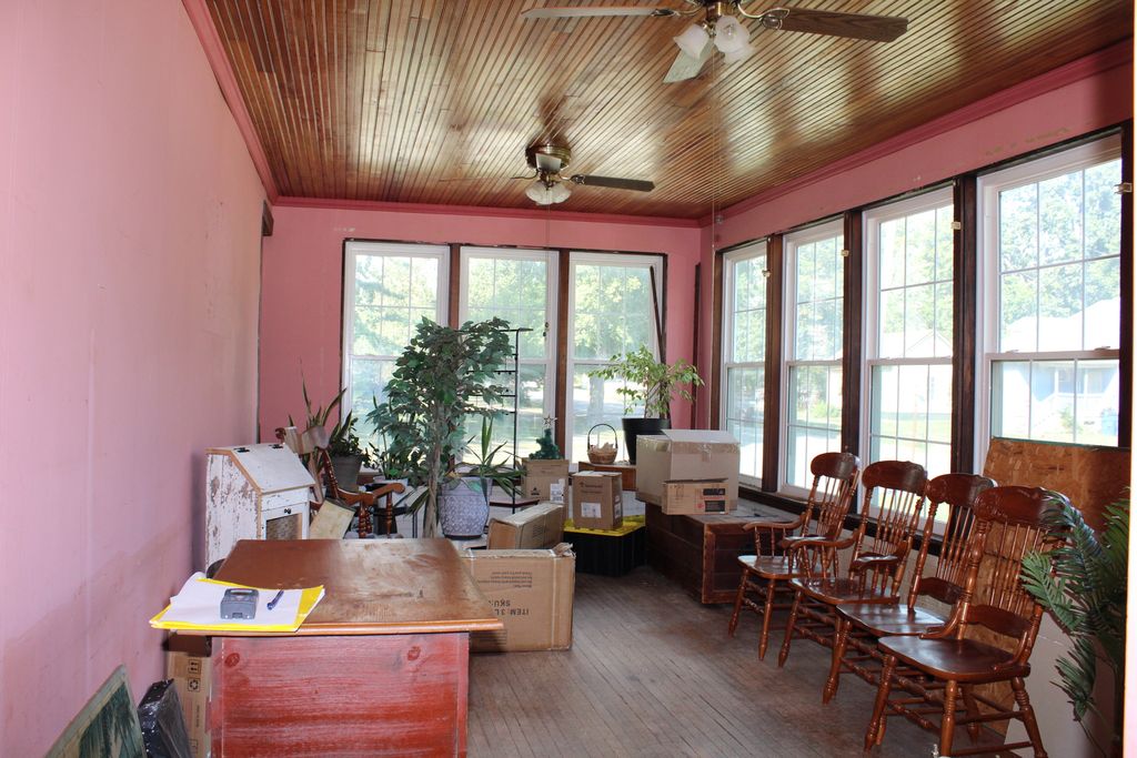 Image 5 of property listing at 304 S Maple Street, Centralia, IL 62801
