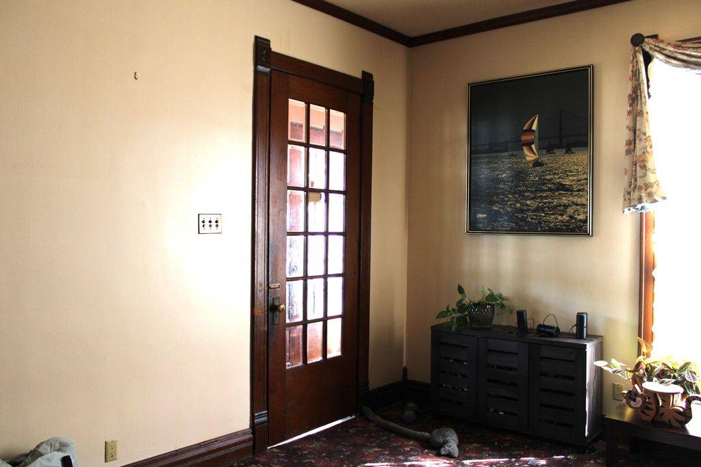 Image 9 of property listing at 304 S Maple Street, Centralia, IL 62801