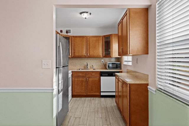 380 Sheffield P, West Palm Beach, FL 33417