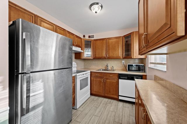 380 Sheffield P, West Palm Beach, FL 33417