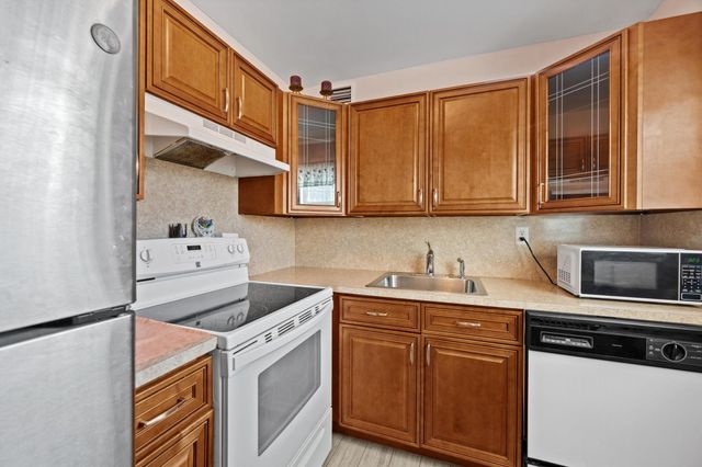 380 Sheffield P, West Palm Beach, FL 33417